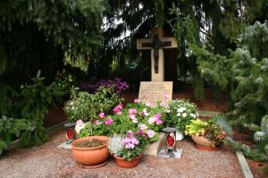 Grab von Mutter Augustina im Klostergarten